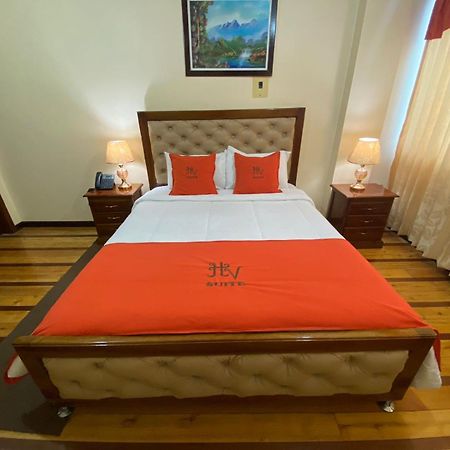 Hotel Velanez Suite Ріобамба Екстер'єр фото