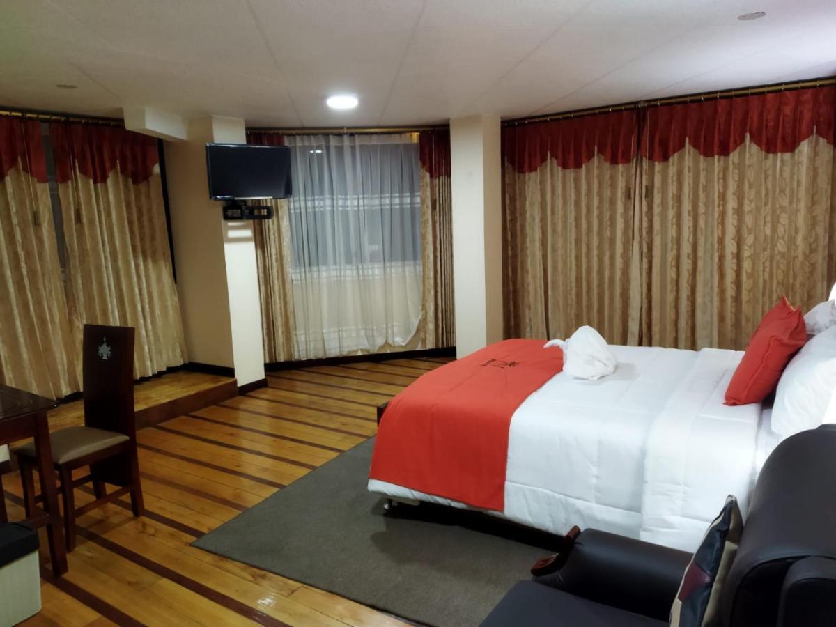 Hotel Velanez Suite Ріобамба Екстер'єр фото