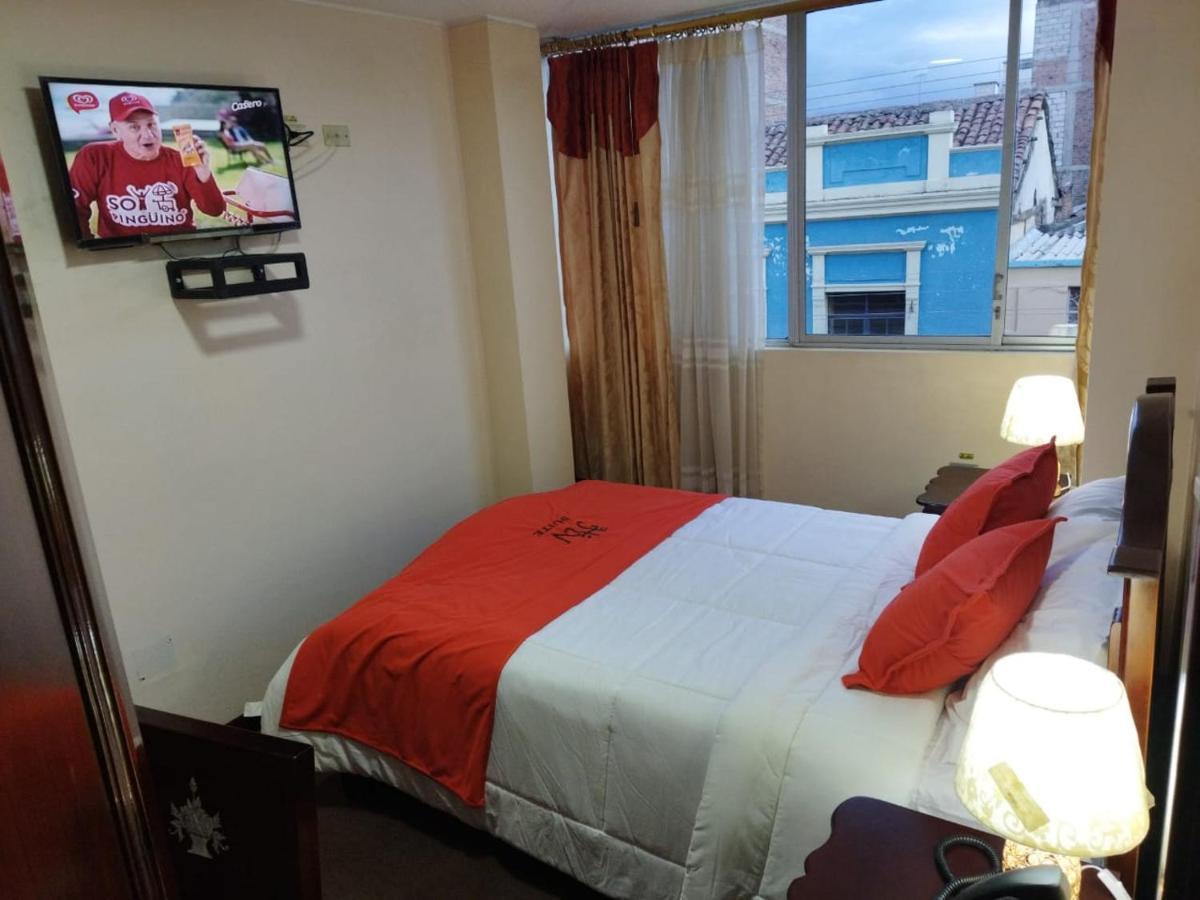 Hotel Velanez Suite Ріобамба Екстер'єр фото