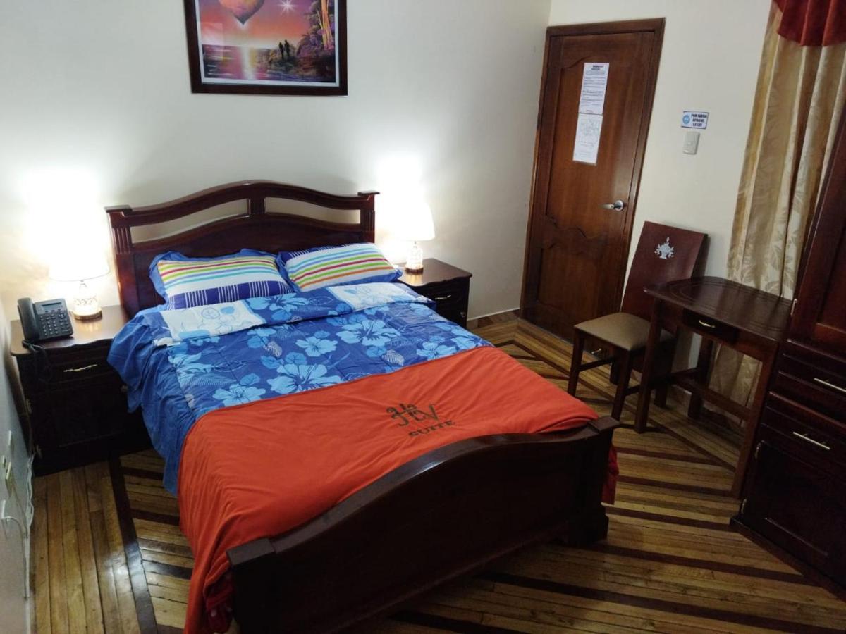 Hotel Velanez Suite Ріобамба Екстер'єр фото